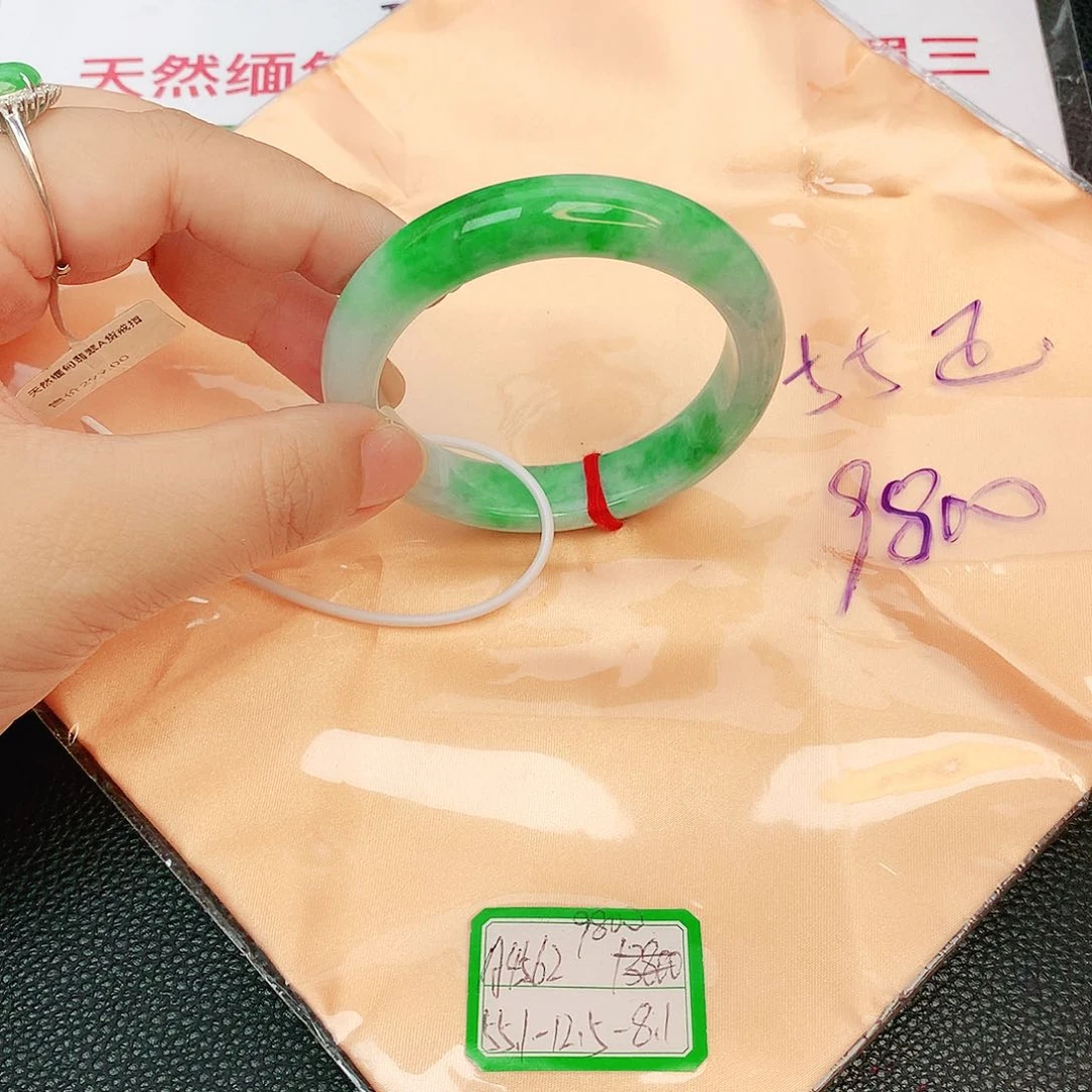 翡翠手镯未镶嵌缅甸翡翠