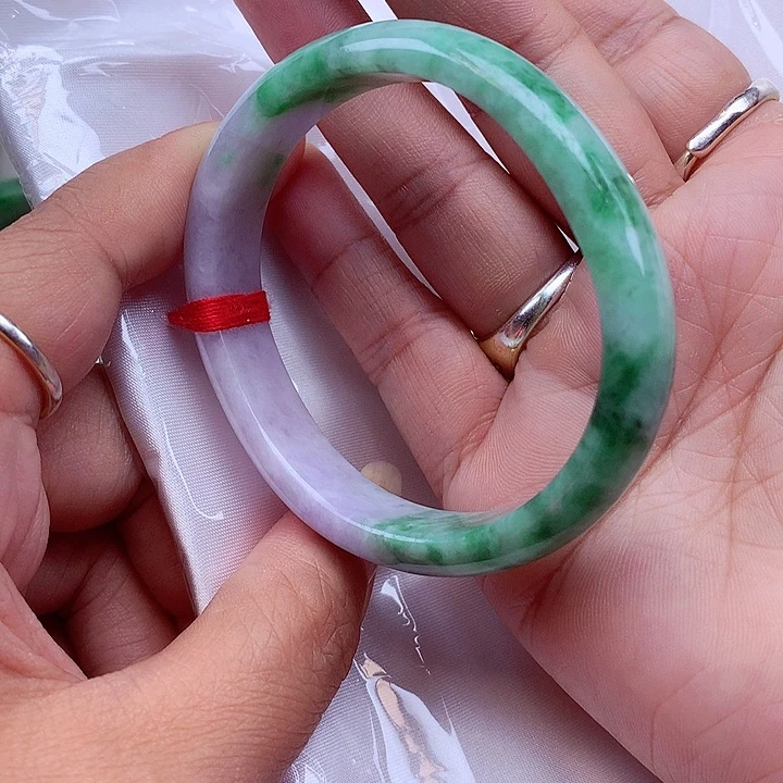 翡翠手镯未镶嵌翡翠