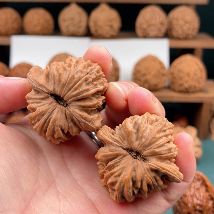 文玩核桃把件用****242.5平谷四座楼