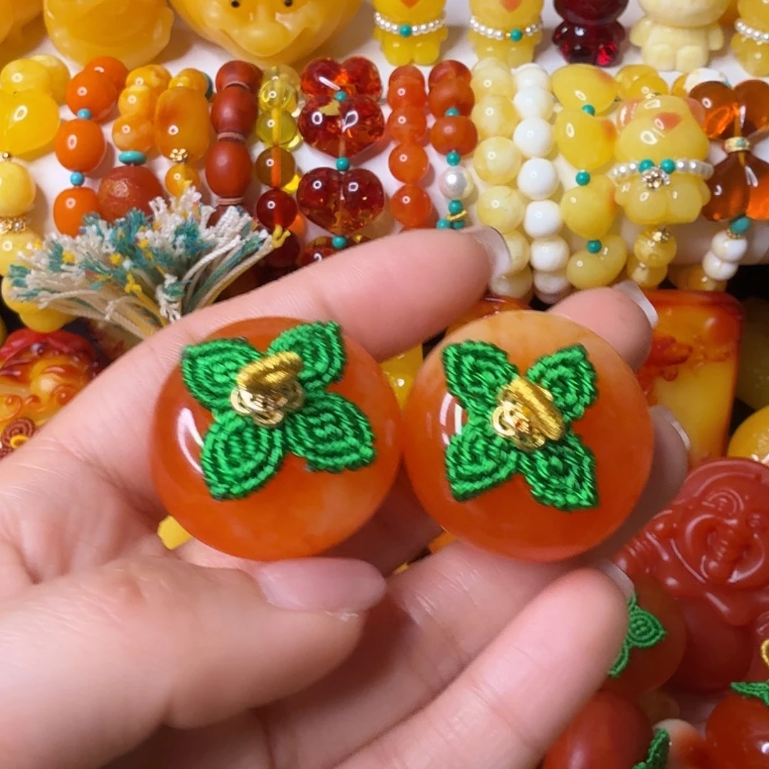 肖***洁非金属小不点柿子耳饰