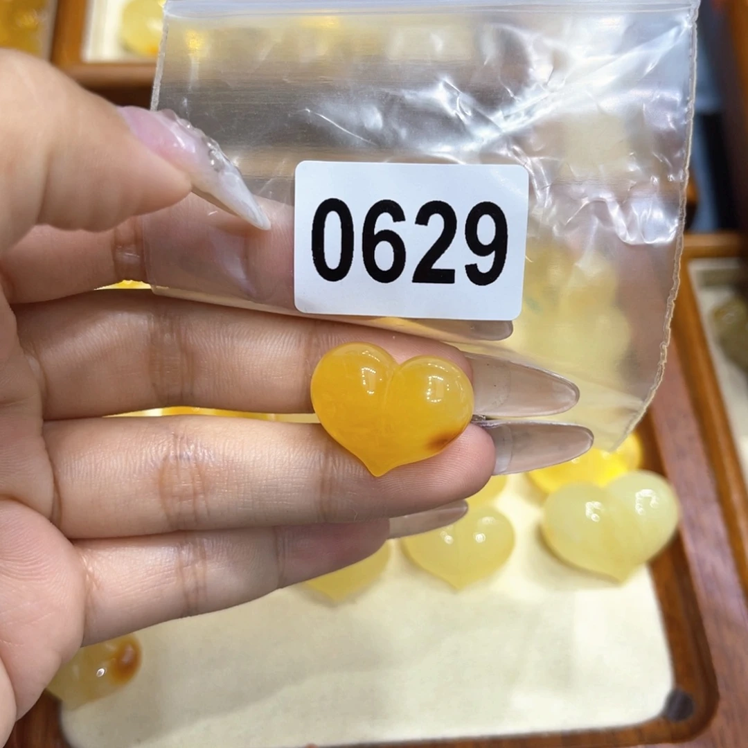 琥珀未镶嵌珠宝奇石