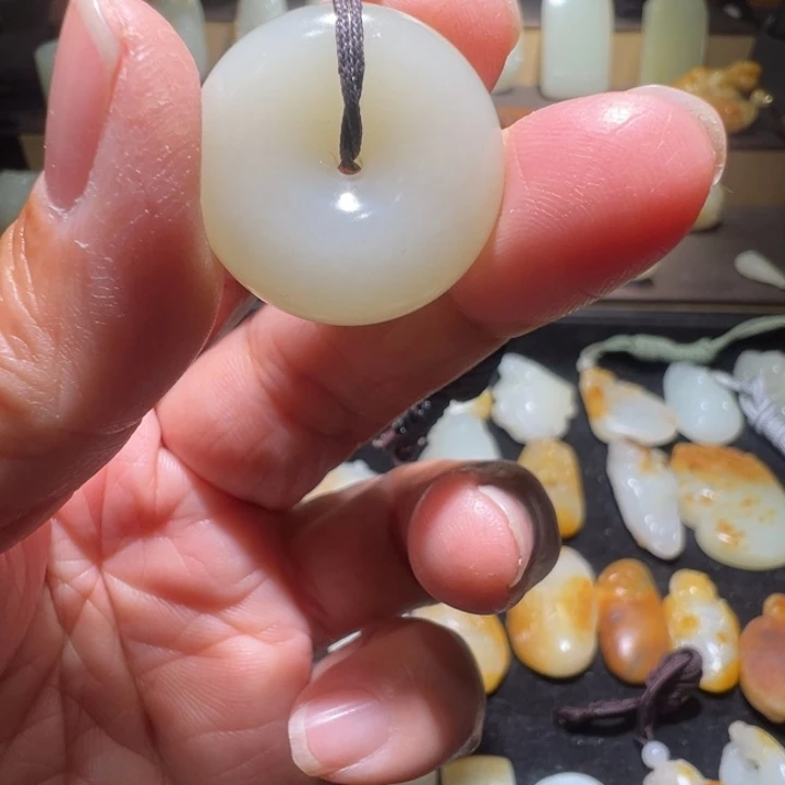 三***科和田玉未镶嵌颈饰