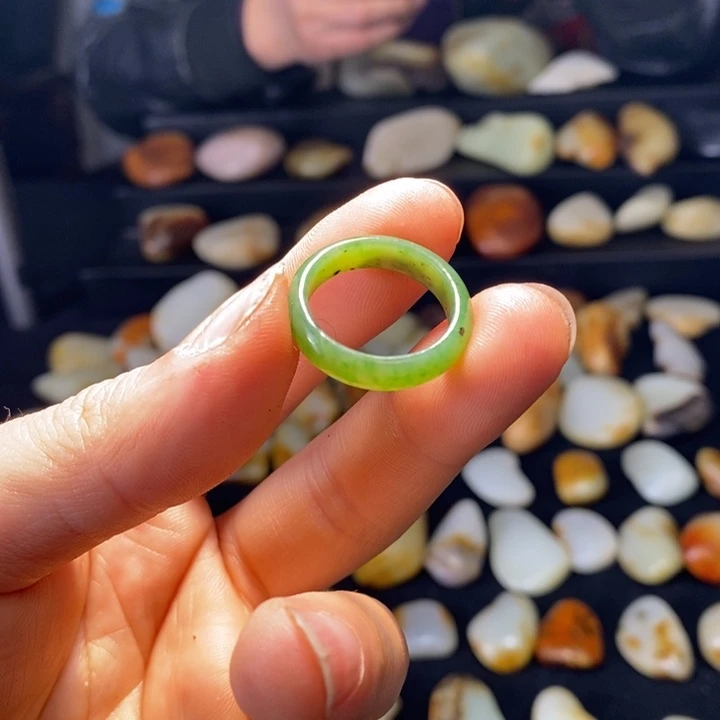 和田玉未镶嵌把件