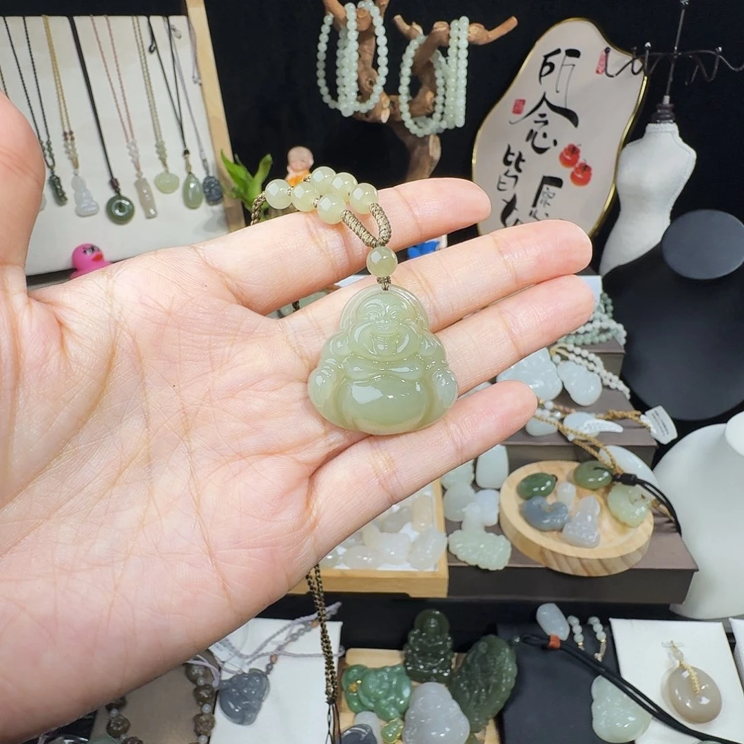 胡***巴颈饰未镶嵌和田玉