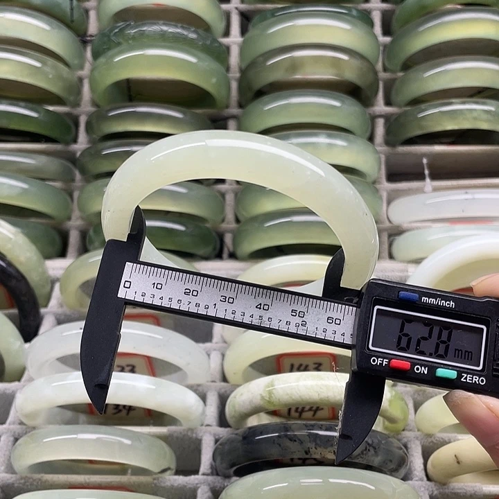 未镶嵌蛇纹石玉手镯132