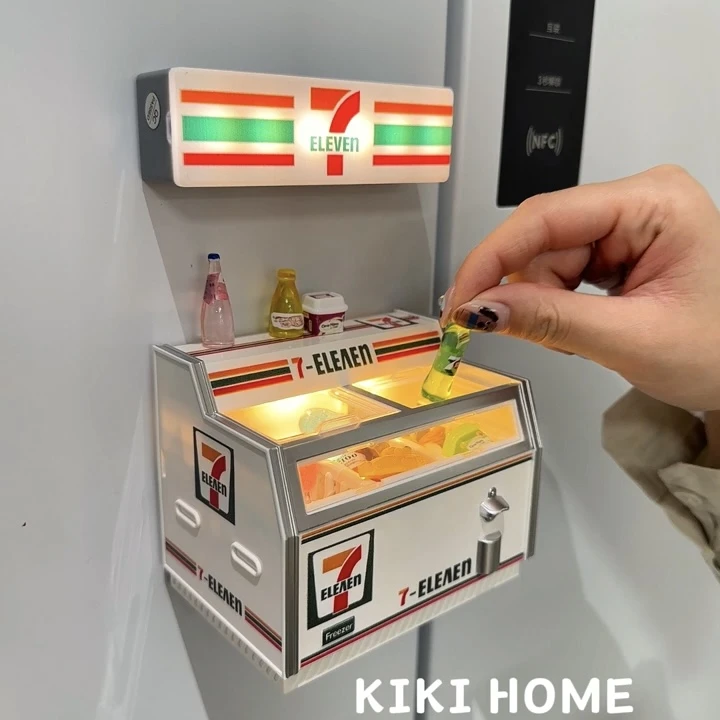 711冰箱贴微缩便利店冰箱贴磁吸带灯玩具模型可开门开灯情侣摆件