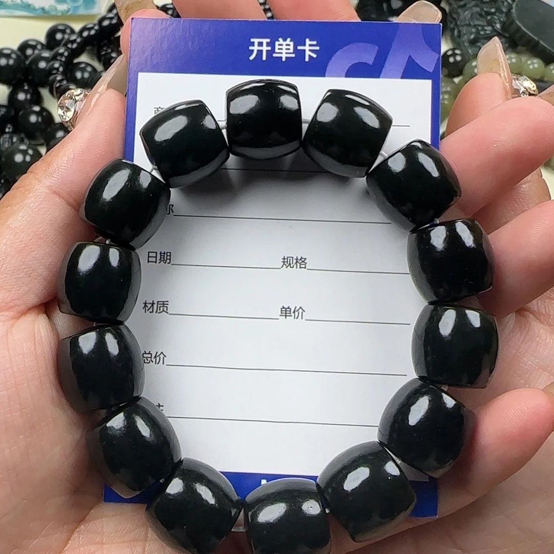 大***彭和田玉未镶嵌手链