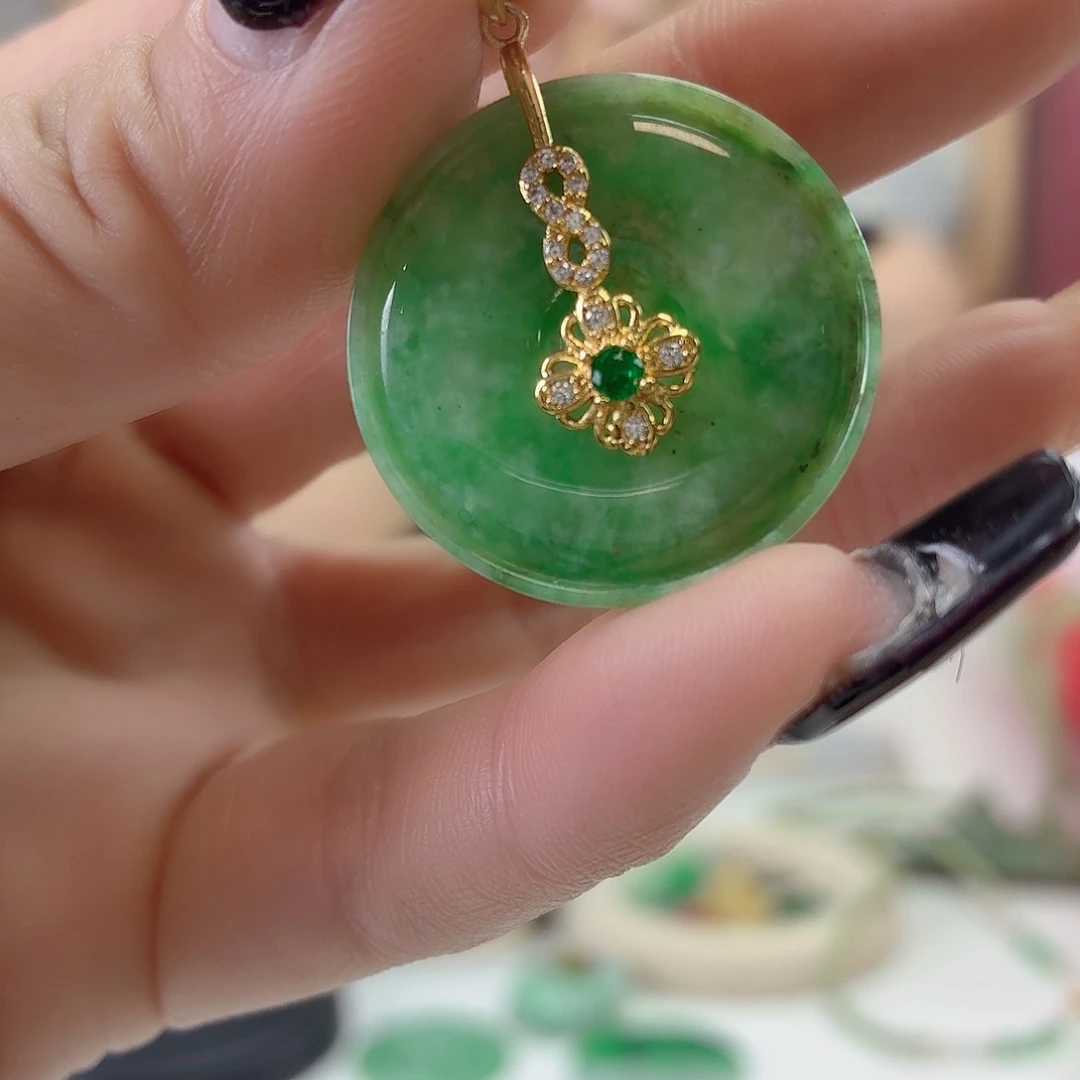 翡翠未镶嵌颈饰翡翠