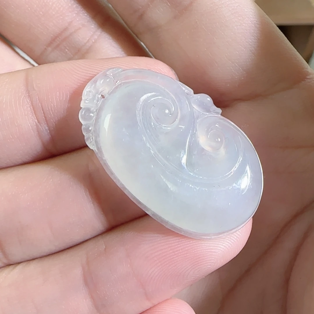翡翠未镶嵌颈饰如意
