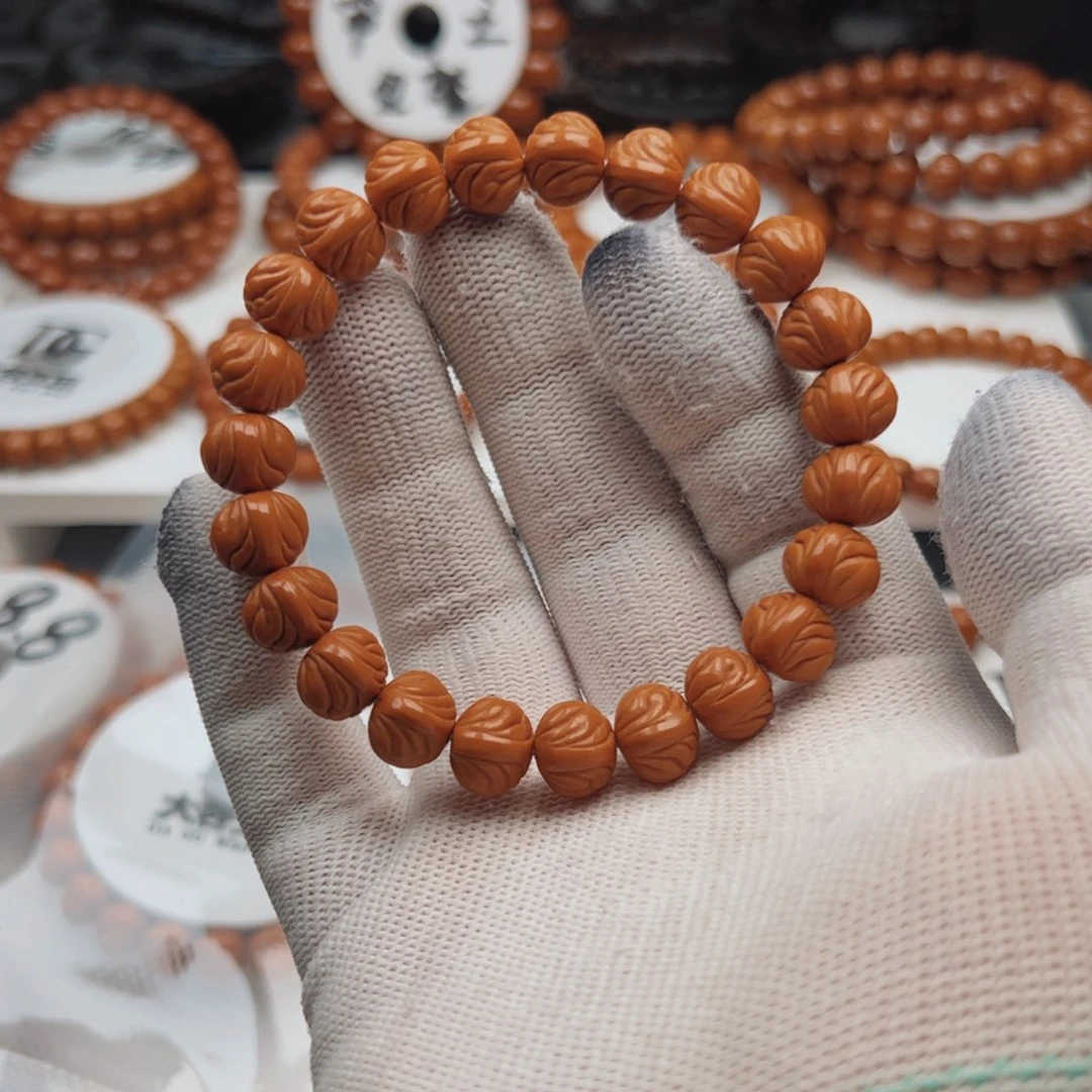 卡***斯吊坠桃核桃核手串