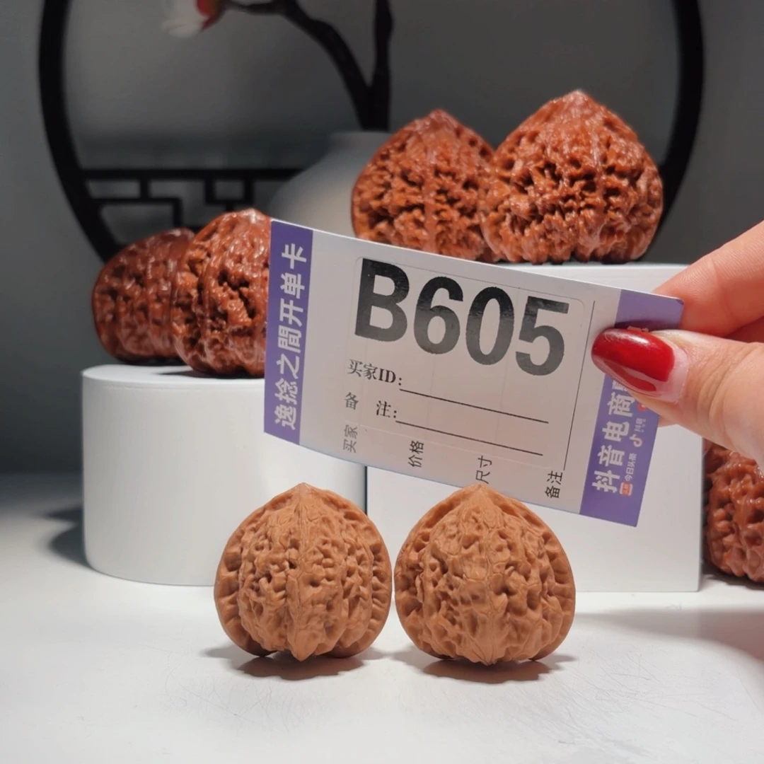 文玩核桃吊坠605    号-仙台公子帽金牛-尺寸 36