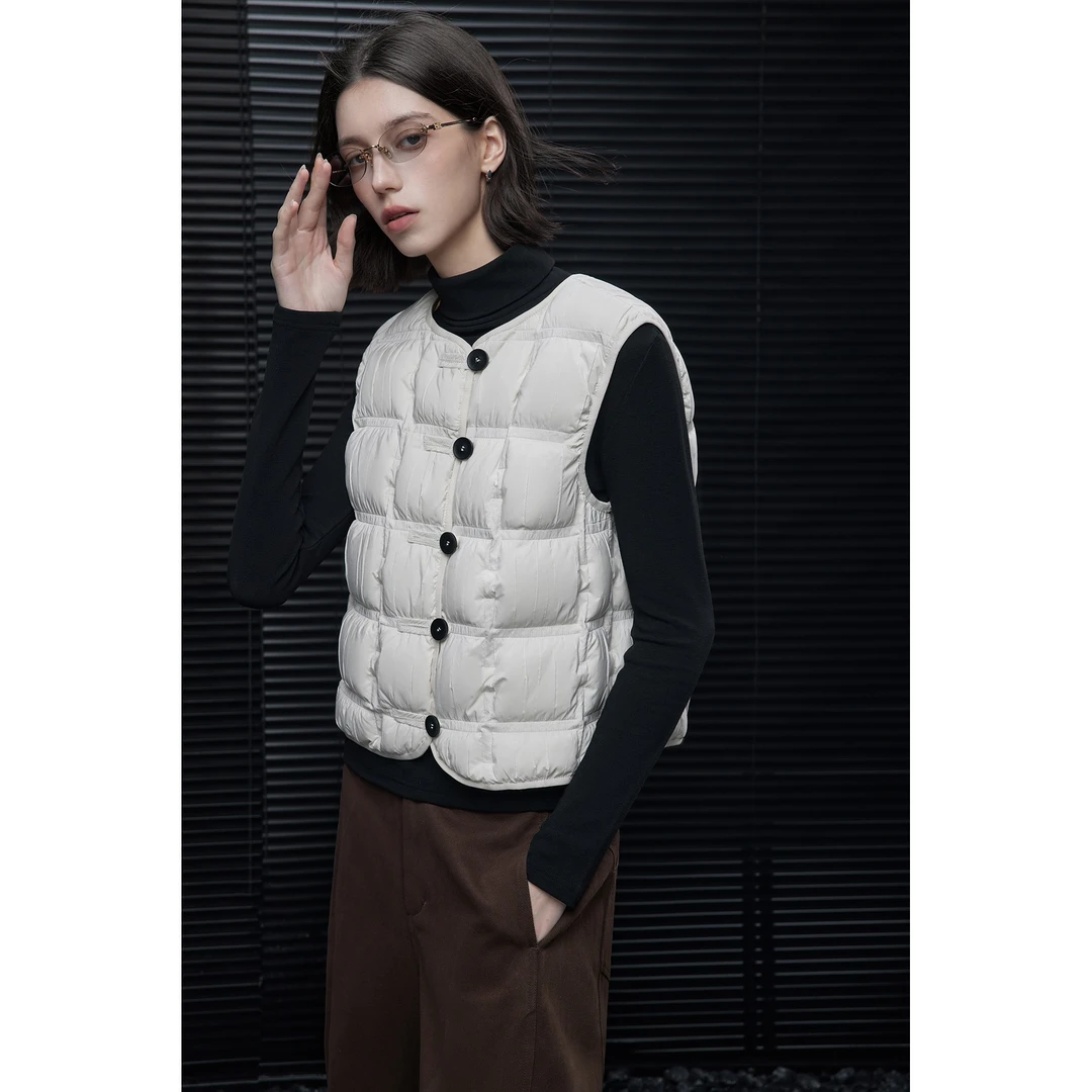 moment米白色短款无袖轻薄羽绒服马甲外套女2025冬季新款巨好看