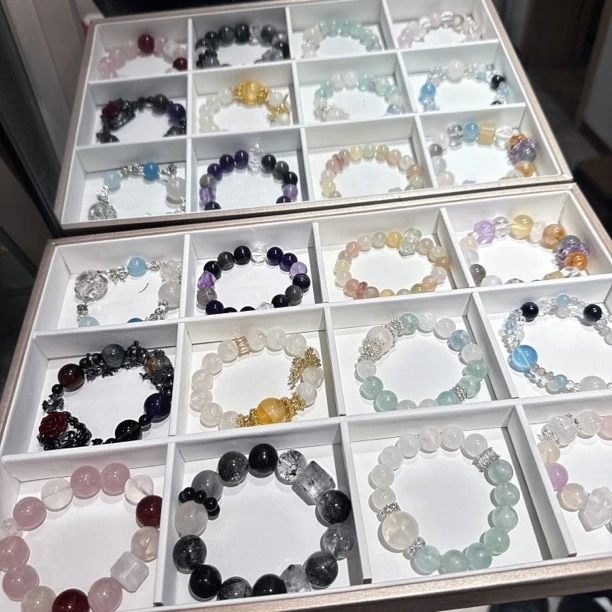 微瑕水晶非纯净体(有冰裂轻微矿坑黑点共生等)完美主义勿入