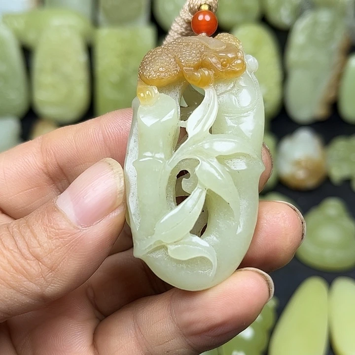 和田玉（糖玉）未镶嵌颈饰