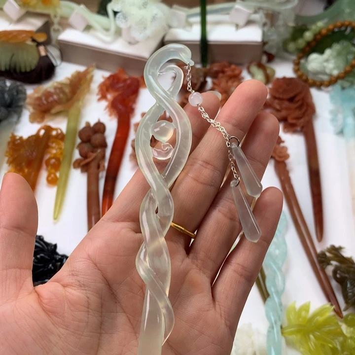 蛇纹石玉未镶嵌发饰牛*饼