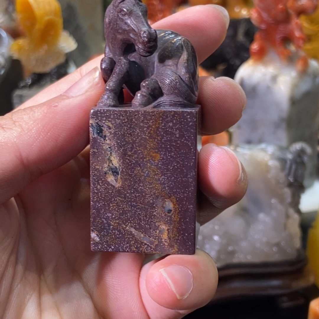 寿山石印石月尾紫满金沙