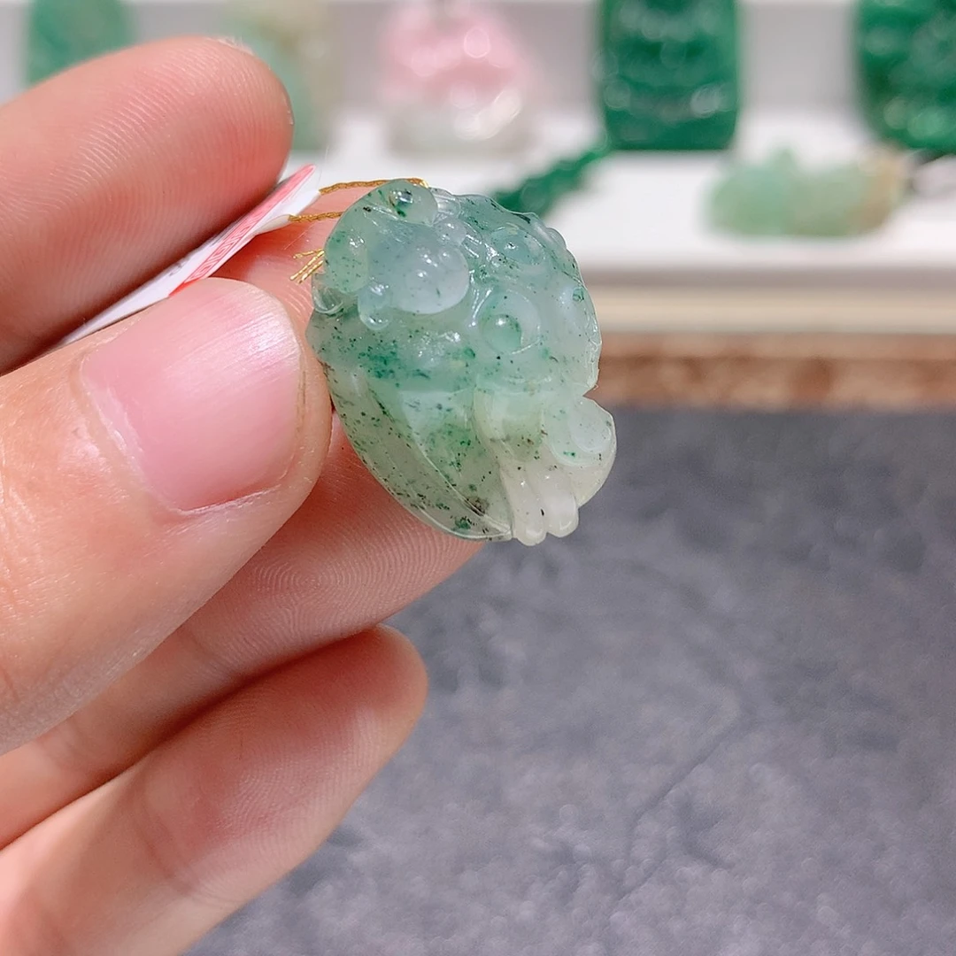 独山玉未镶嵌挂件