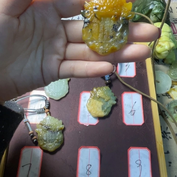 云***曜蛇纹石玉未镶嵌龙牌