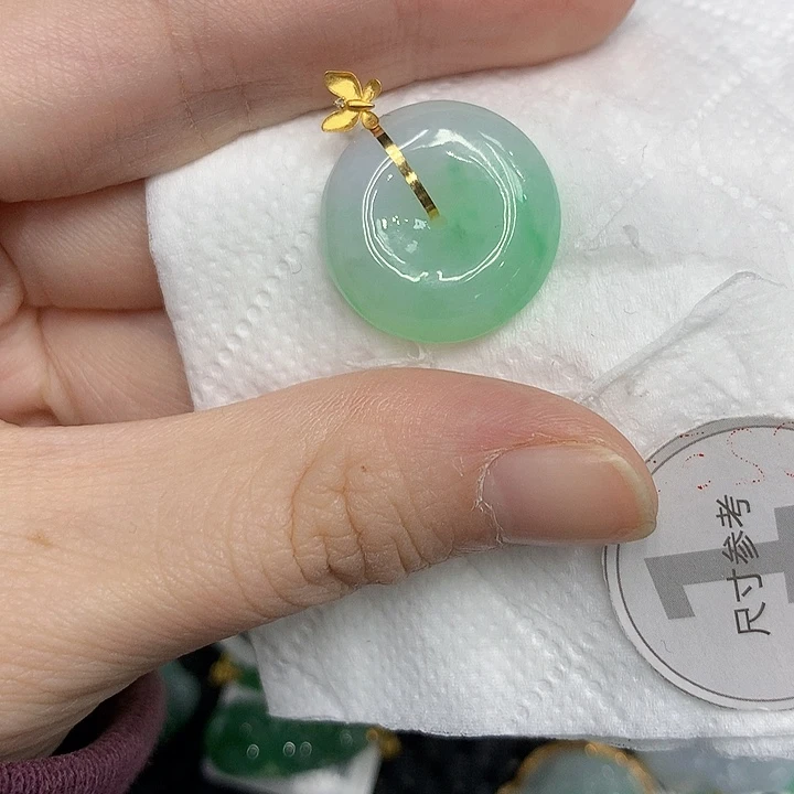 颈饰18K金镶嵌翡翠1345678899