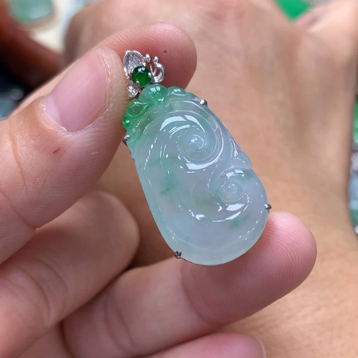 翡翠吊坠(不含链)18K金镶嵌