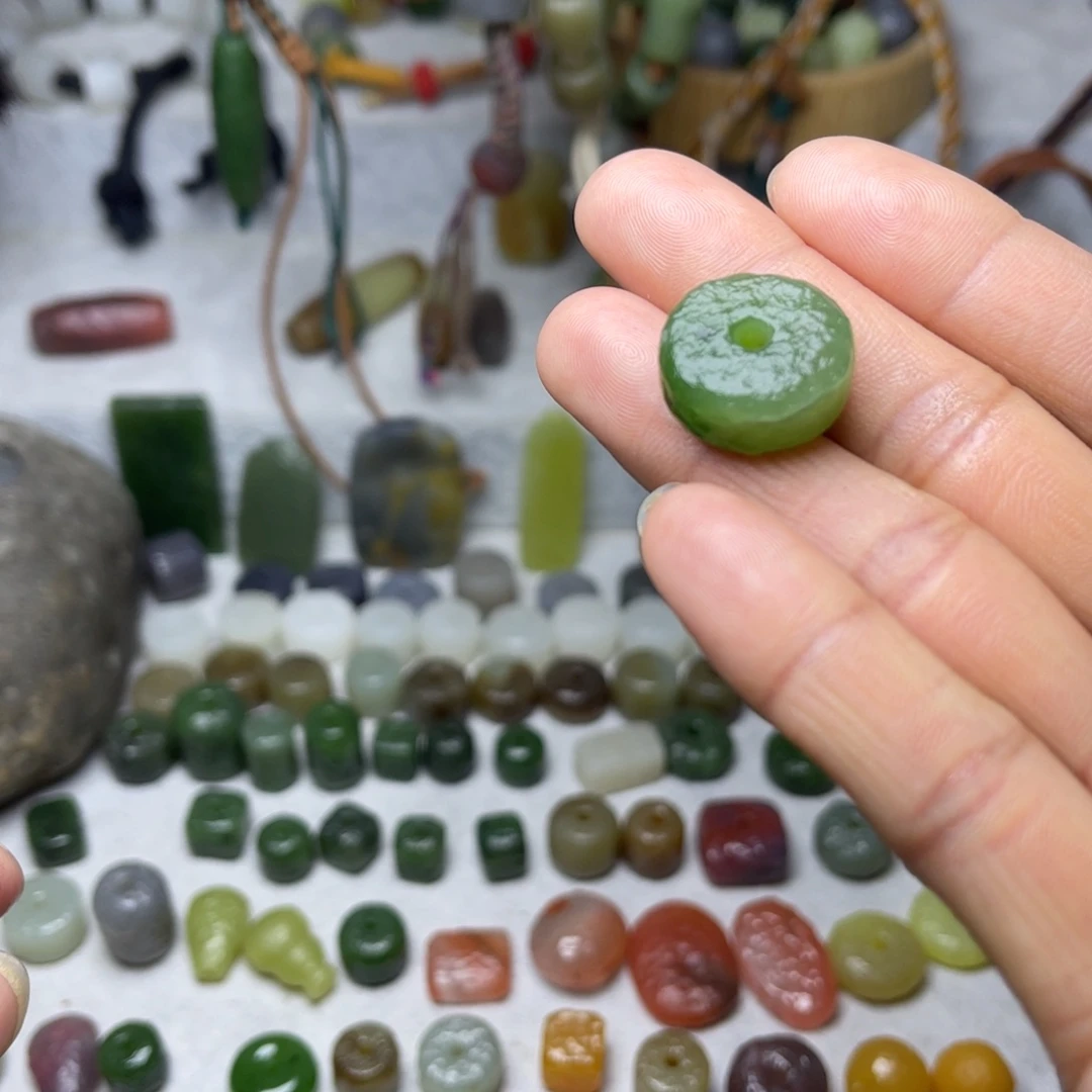 和田玉颈饰未镶嵌红**红