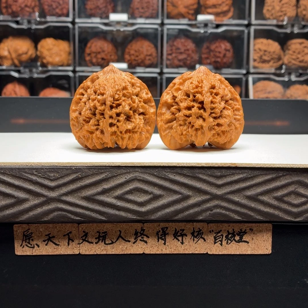 多***呐文玩核桃把件满天星狮子头45