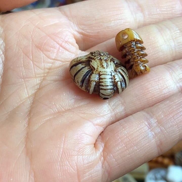 墨****?配饰驼骨雕刻小象