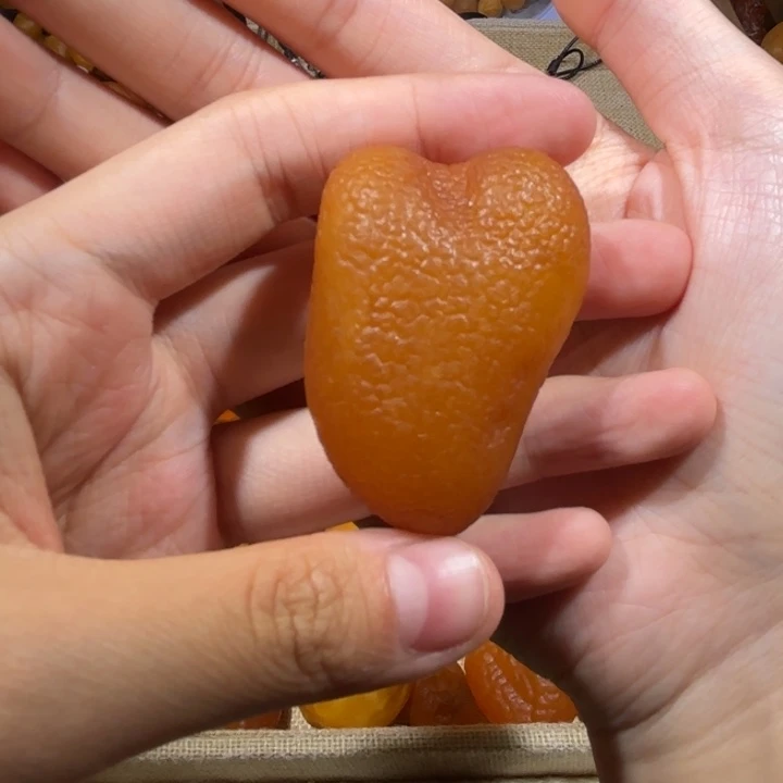 琥珀未镶嵌颈饰蜜蜡海漂爱心