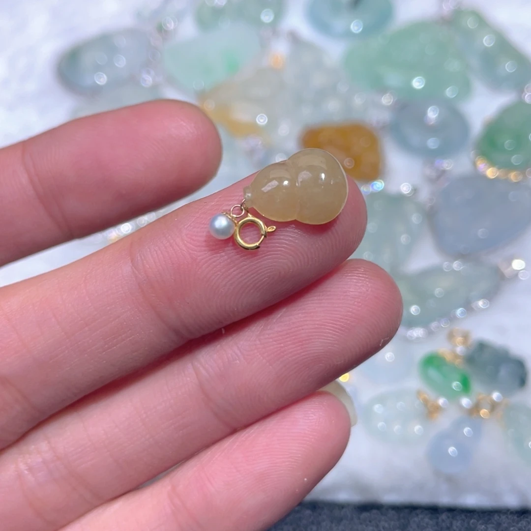 翡翠18K金镶嵌颈饰翡翠