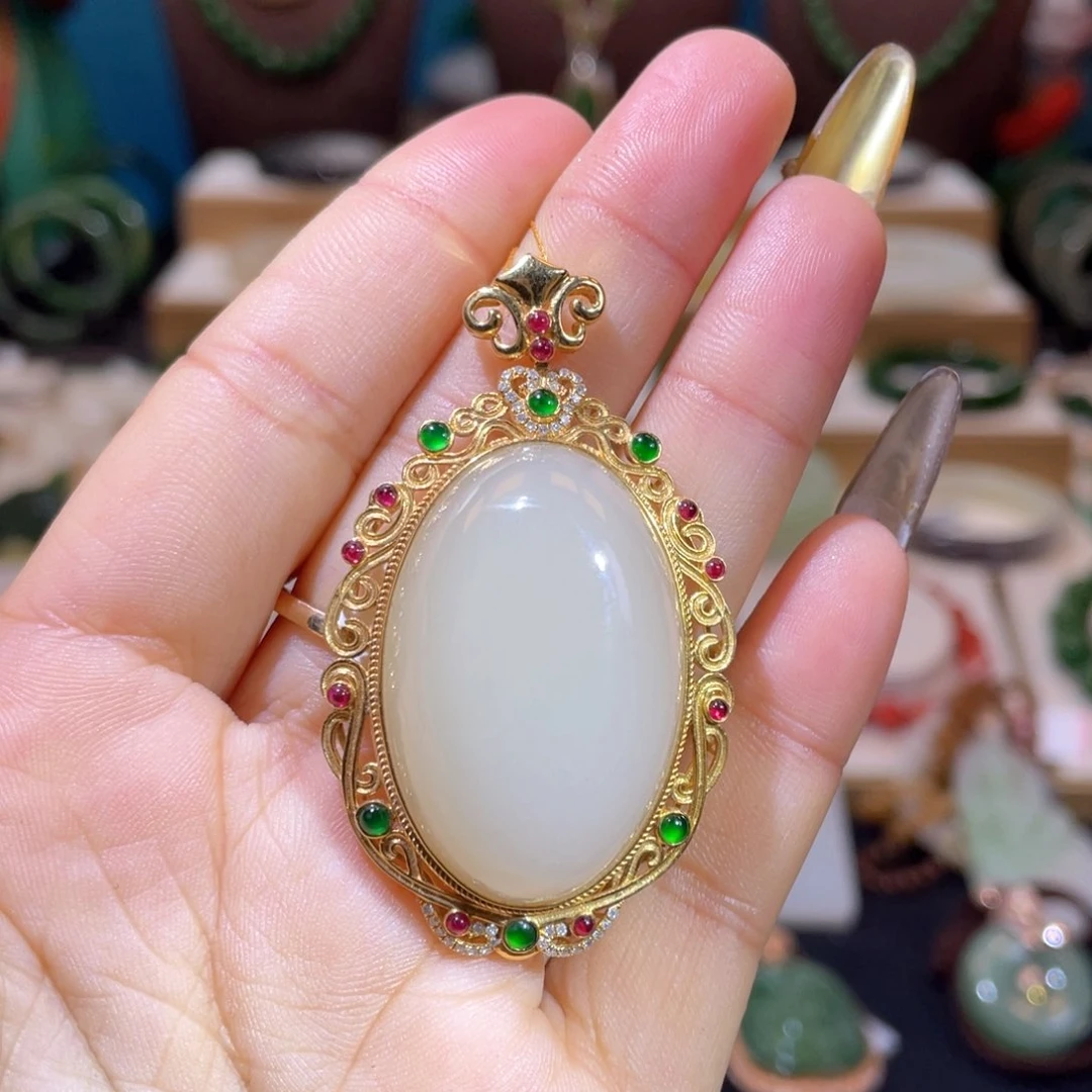 和田玉收藏级18Ｋ藕粉吊坠18K金镶嵌