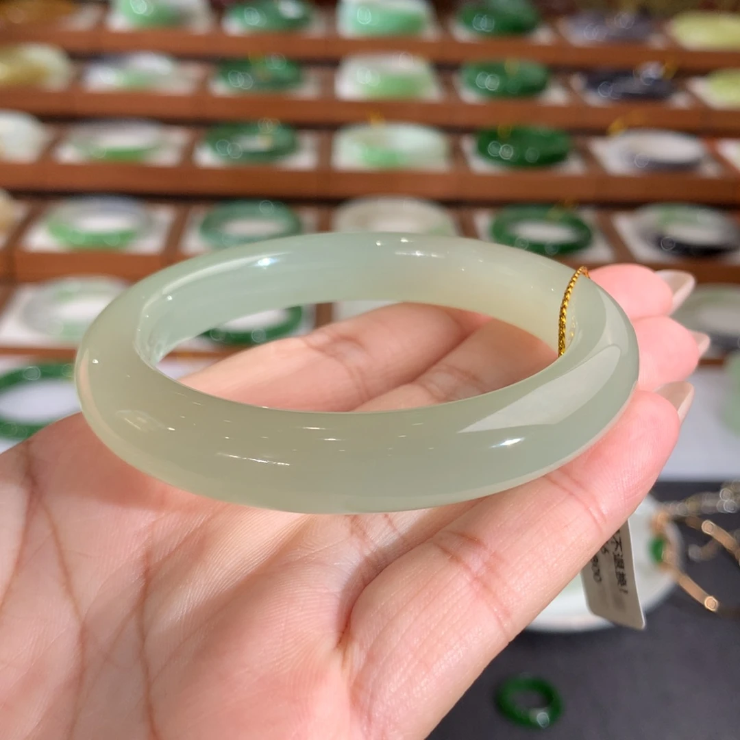 电***胆和田玉未镶嵌手镯