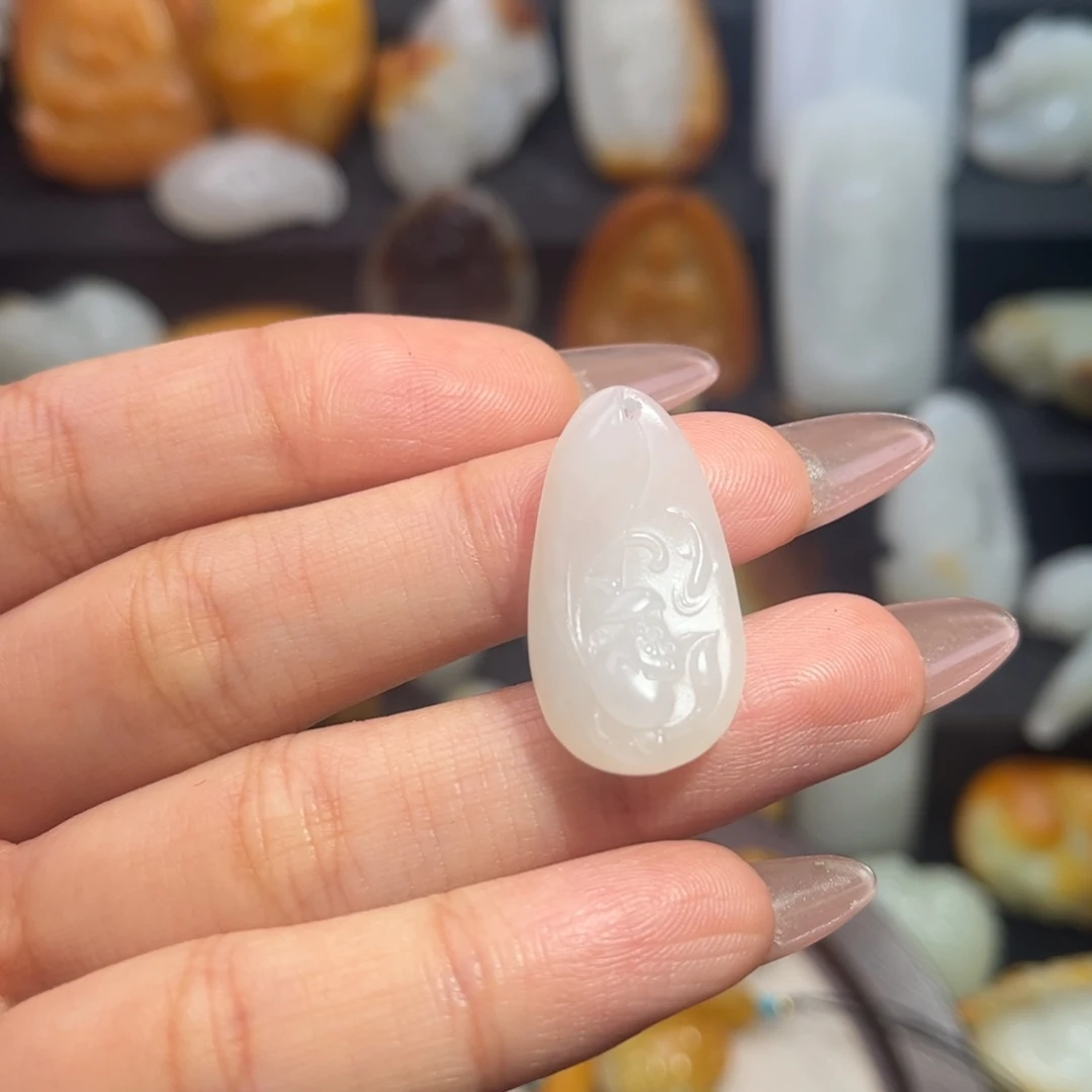 和田玉颈饰未镶嵌周***?