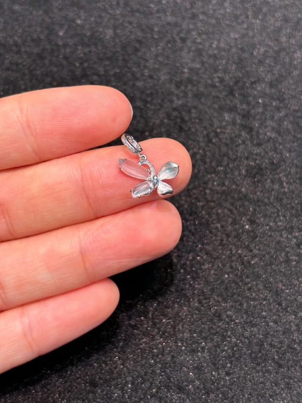 天然缅甸翡翠A货18k金镶嵌冰种随形蝴蝶万能扣提溜吊坠