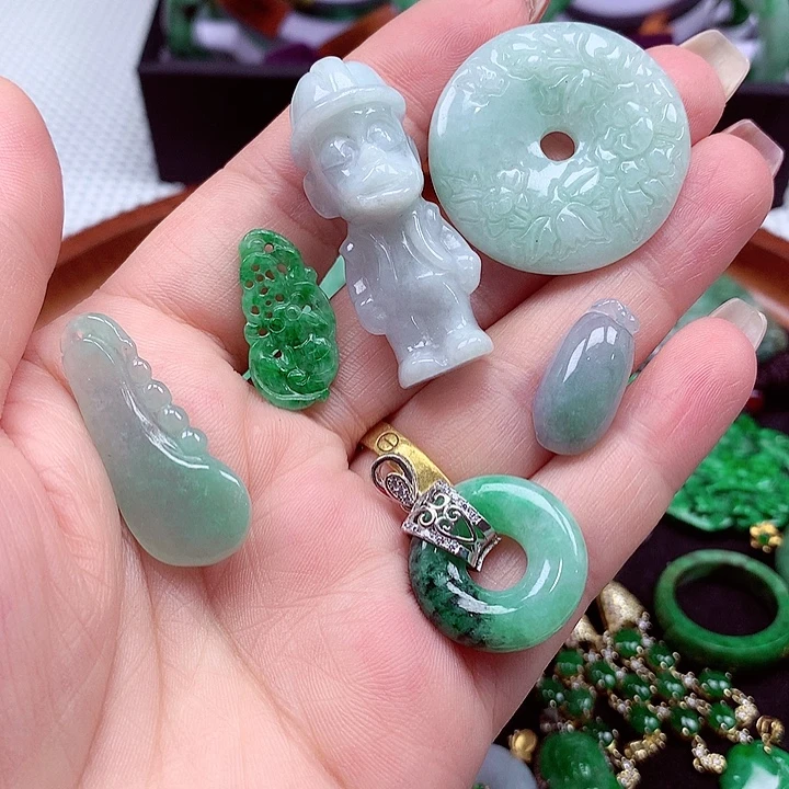 翡翠未镶嵌颈饰翡翠