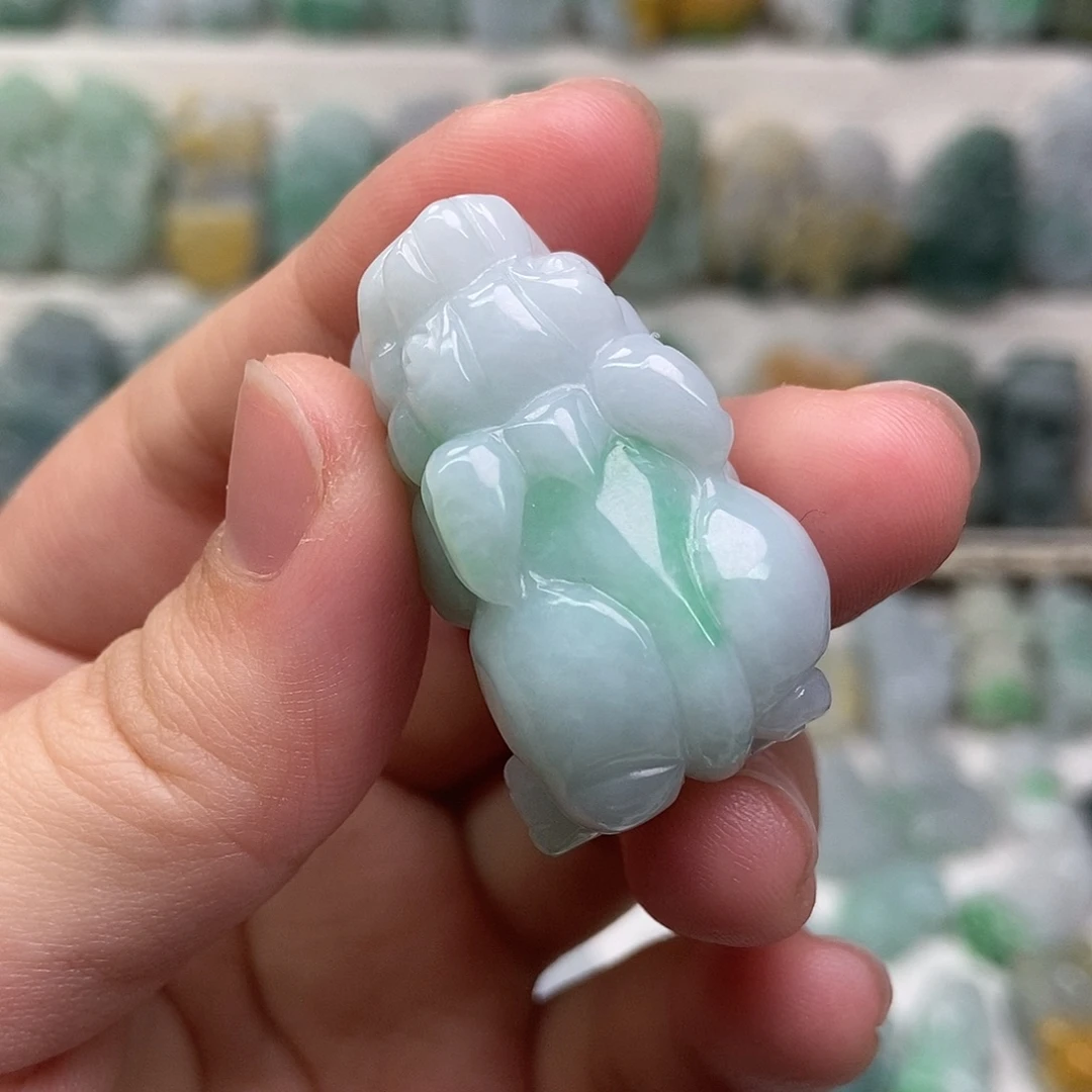 翡翠未镶嵌吊坠(赠链)