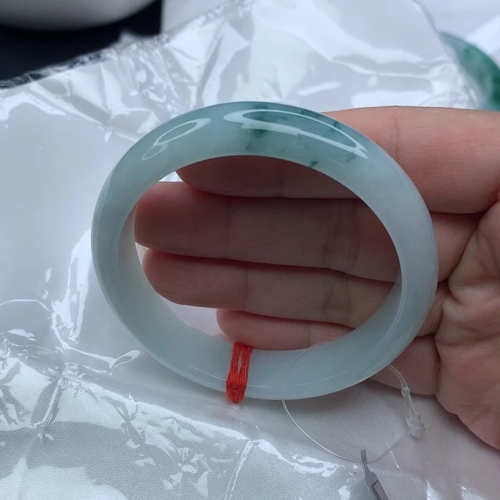 翡翠手镯未镶嵌5656575757