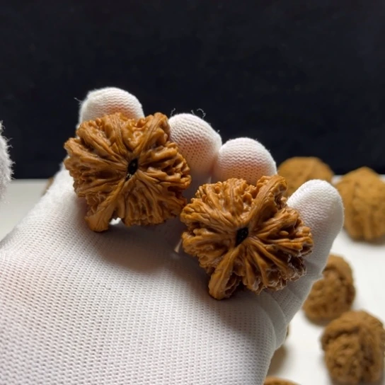 小***️吊坠文玩核桃虎头