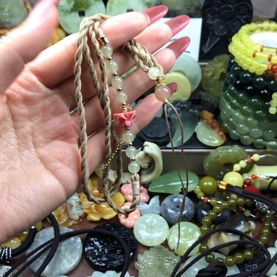 ღ***ღ只买单纯的吊坠，没带链子，属的性质。