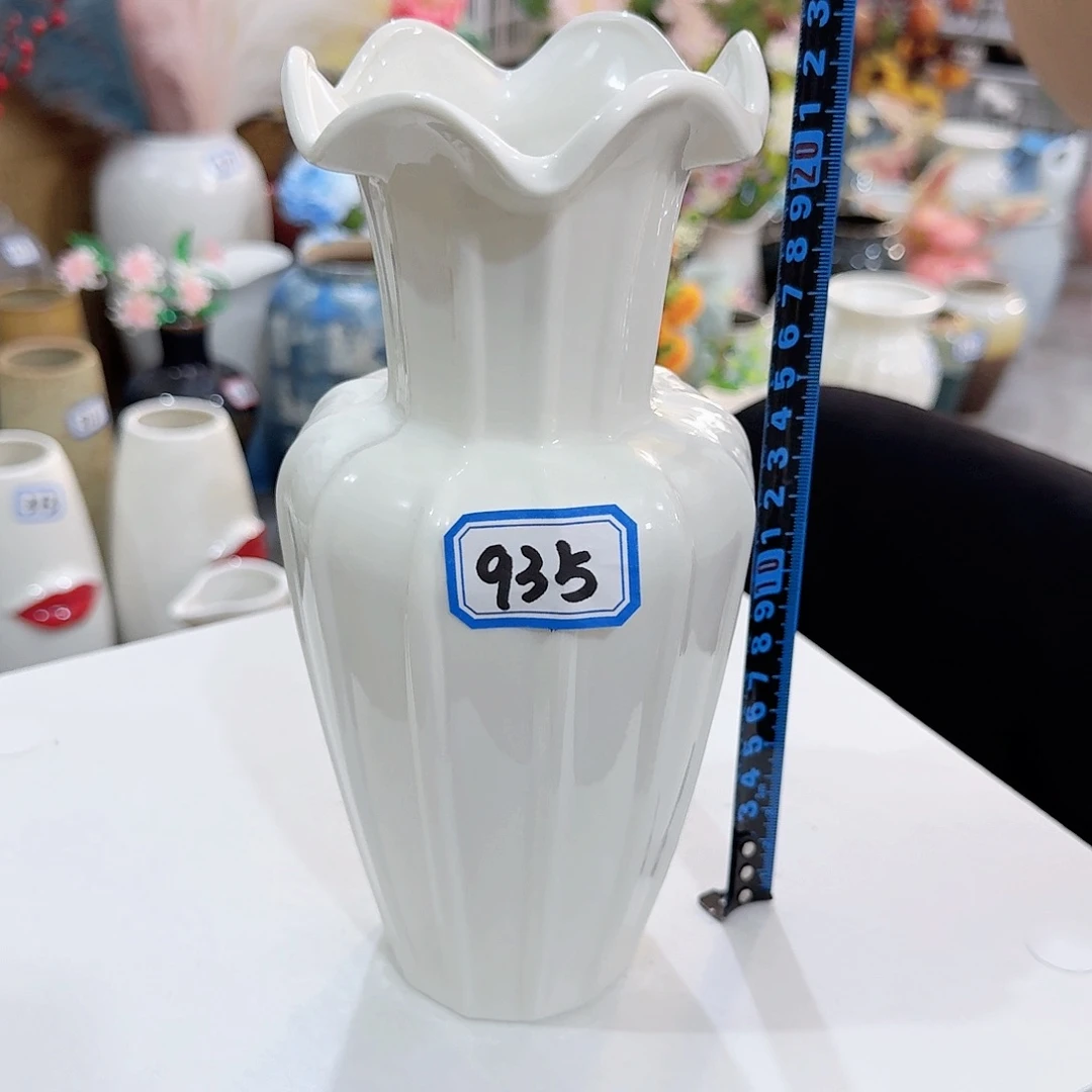 935号陶瓷高23厘米微瑕一个