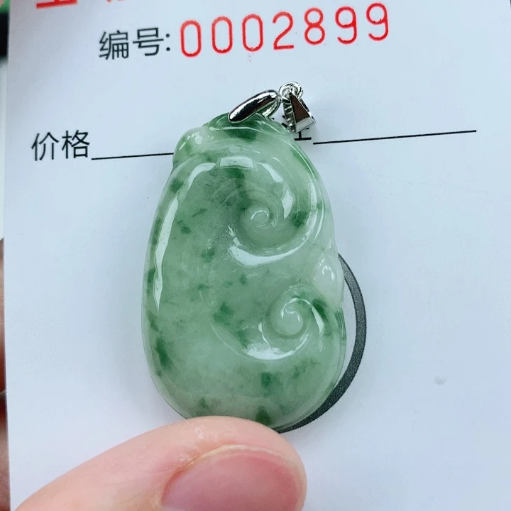 翡翠挂件未镶嵌翡翠