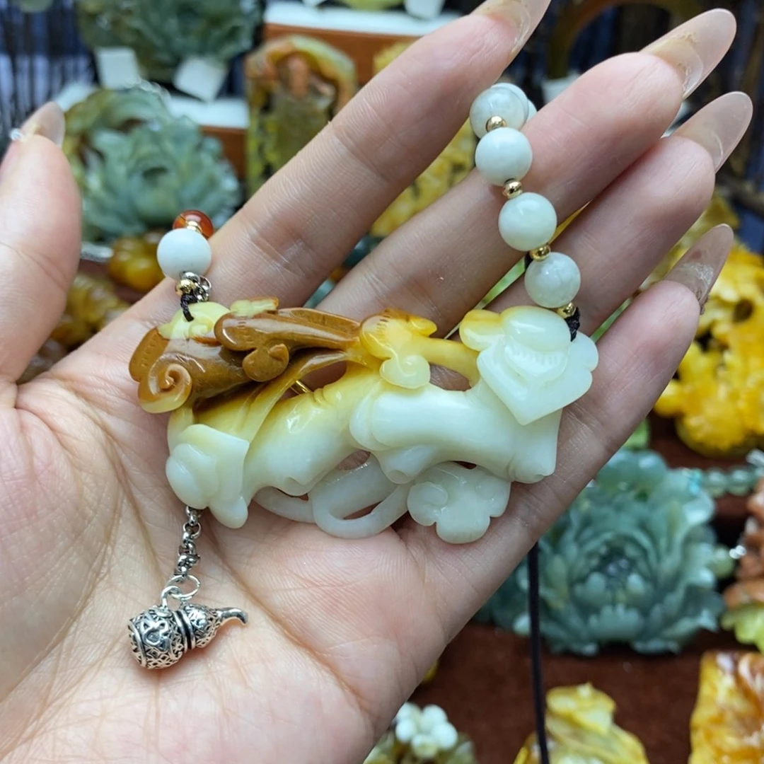 蛇纹石玉未镶嵌颈饰