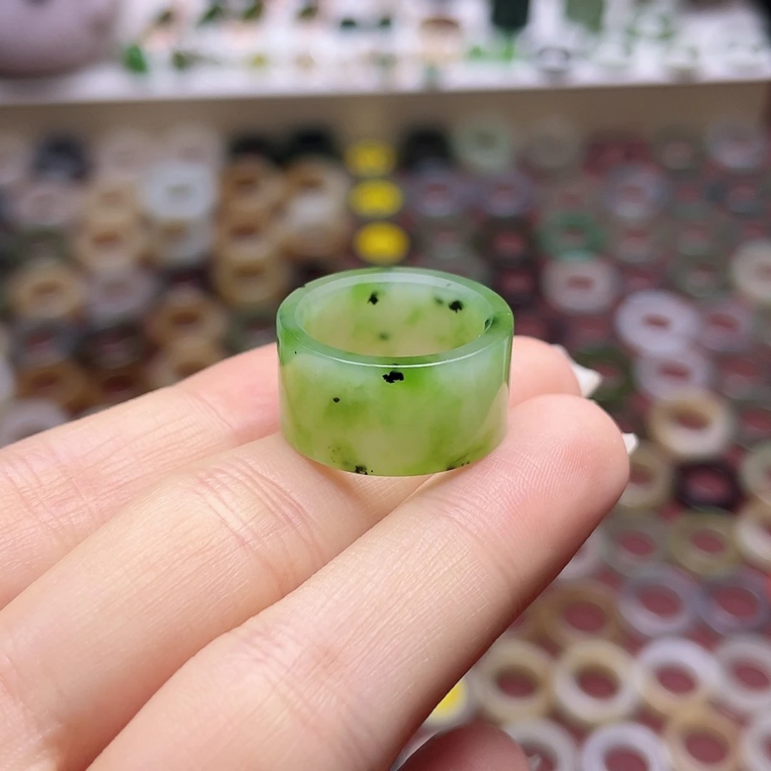 和田玉戒指未镶嵌17.3青苹果绿