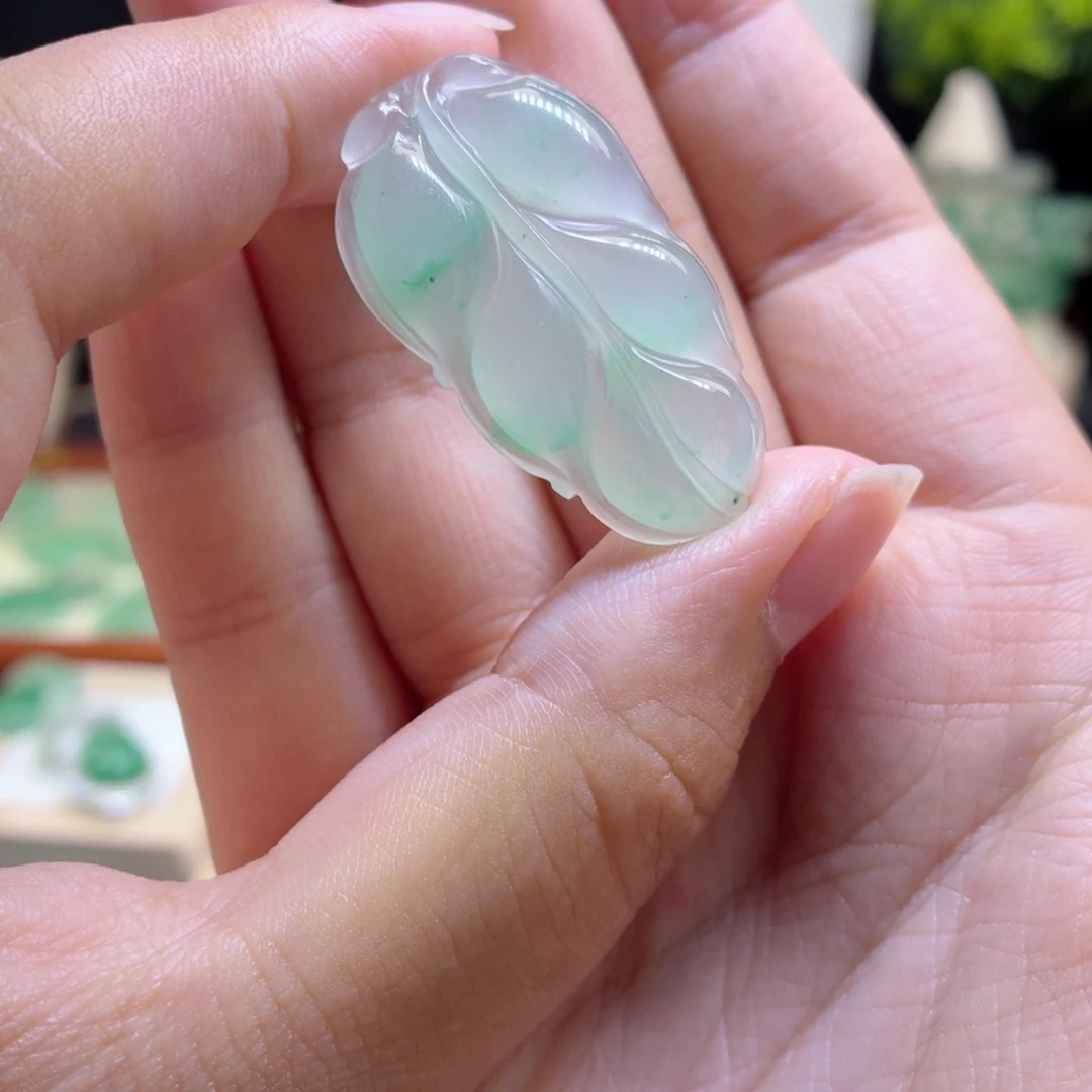 石英质玉（非洲翠）未镶嵌颈饰