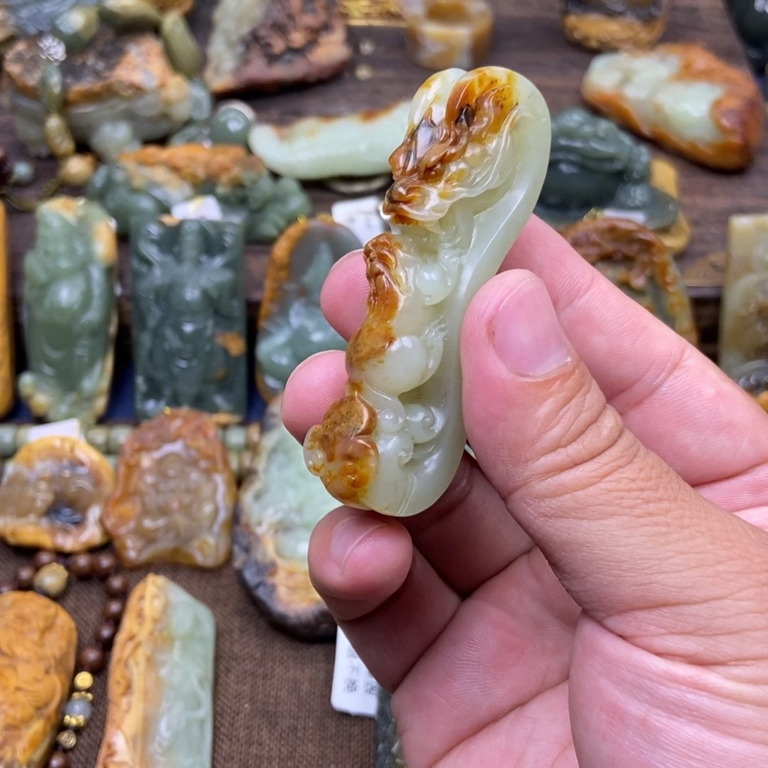 修***水未镶嵌岫岩河磨玉（透闪石质玉）珠宝奇石