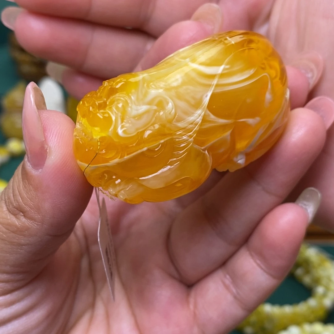 蜜蜡未镶嵌裸石貔貅