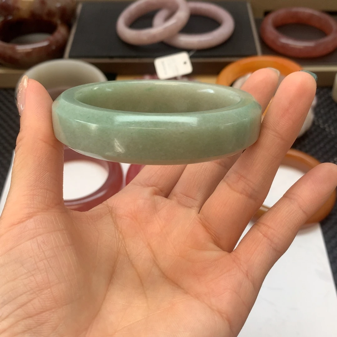 石英岩玉未镶嵌手镯