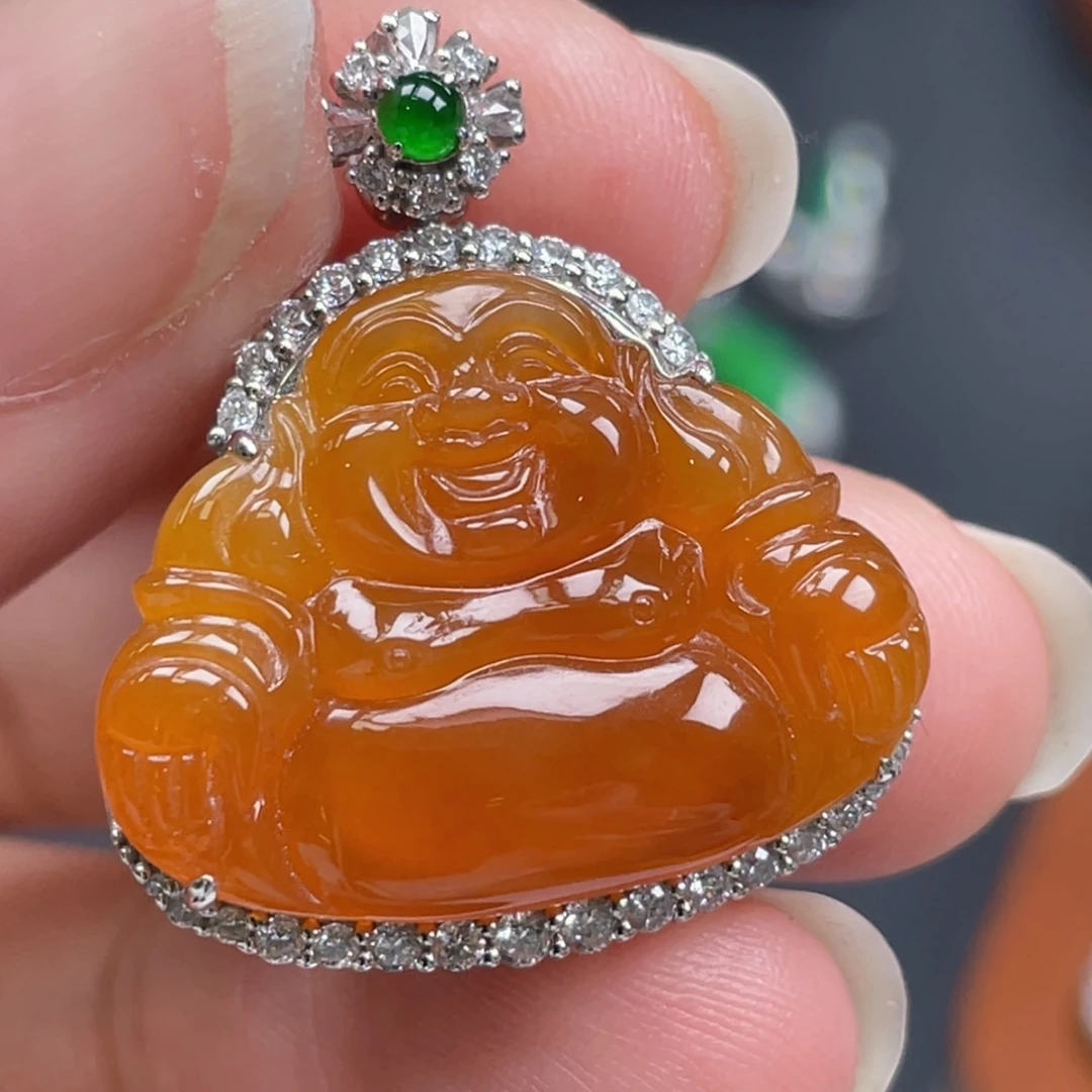 翡翠18K金镶嵌颈饰冰红翡佛公