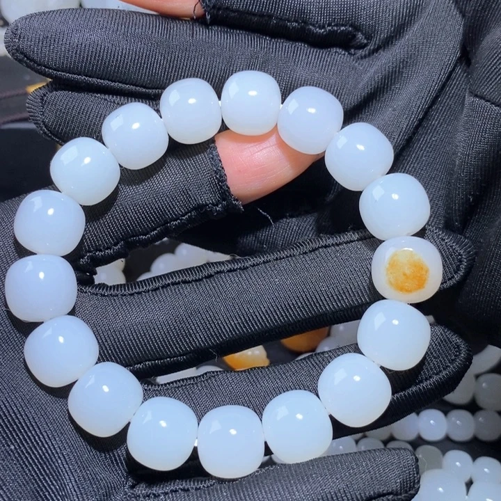 娃***爸和田玉未镶嵌手链