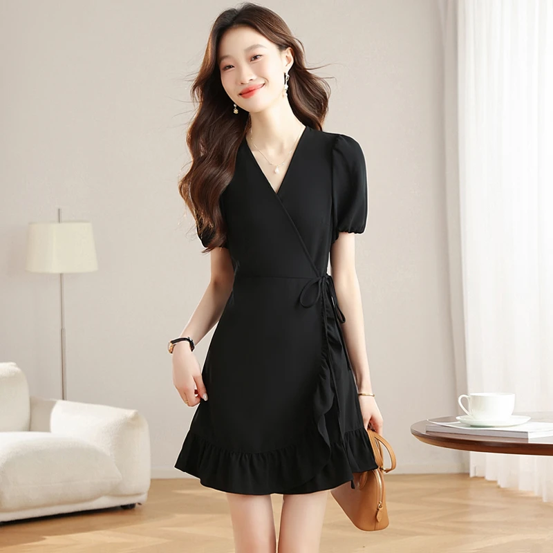 茶歇法式黑色连衣裙女小个子夏季新款赫本风气质显瘦小黑裙短裙子