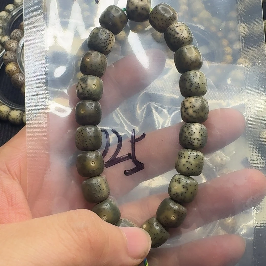 星月菩提手串帝王绿手持025